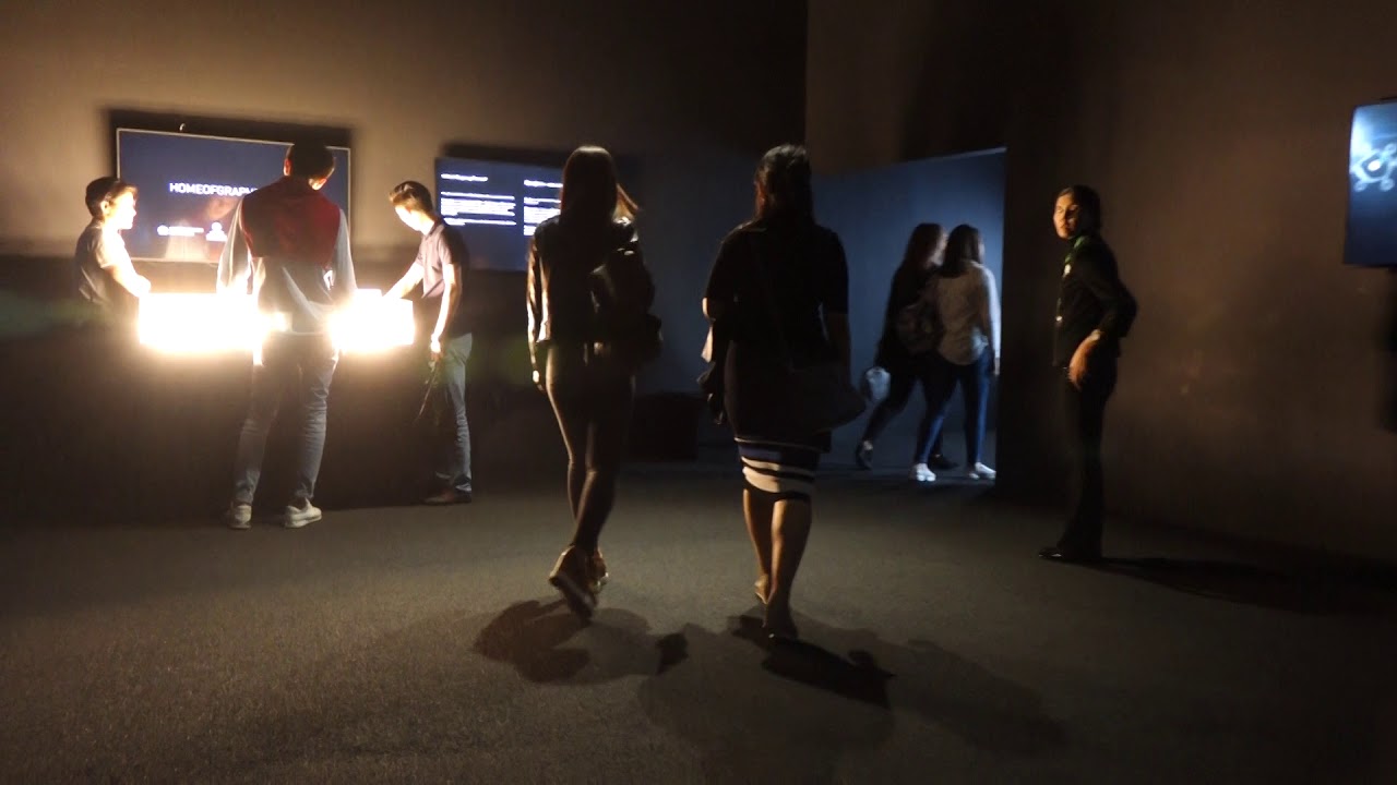 00010 EXPO   ЭКСПО 2017   ДЕВУШКИ В ПАВИЛЬОНЕ БРИТАНИИ И ПОСЛЕ ВЫХОДА ИЗ НЕГО and The МИККИ