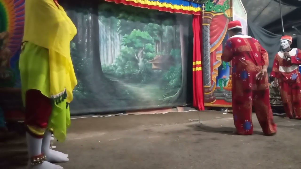Tarian cium-ciuman  Tresno Budoyo kemiren Banyuwangi