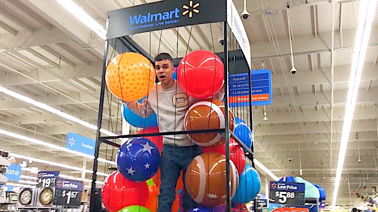 ВЫПОЛНЯЕМ СВОИ ЗАДАНИЯ В WALMART (ПОЛИ НАС ВЫГНАЛИ)