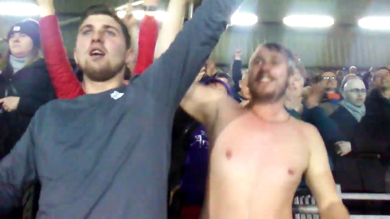 4000  OLDHAM ULTRAS LIMBS SINCE I WAS YOUNG  AT  FULHAM ON FINAL WHISTLE.
