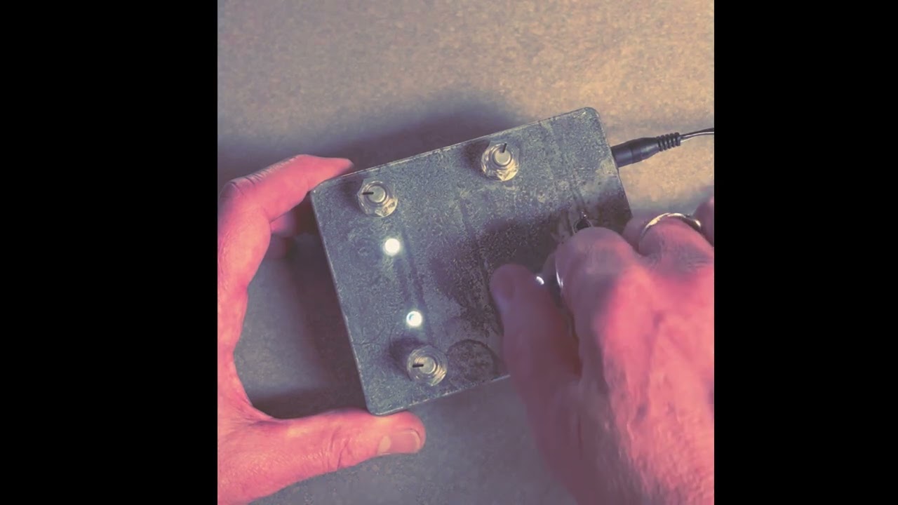 Drone Synthesizer - Caustic Signals by FrankenMusik