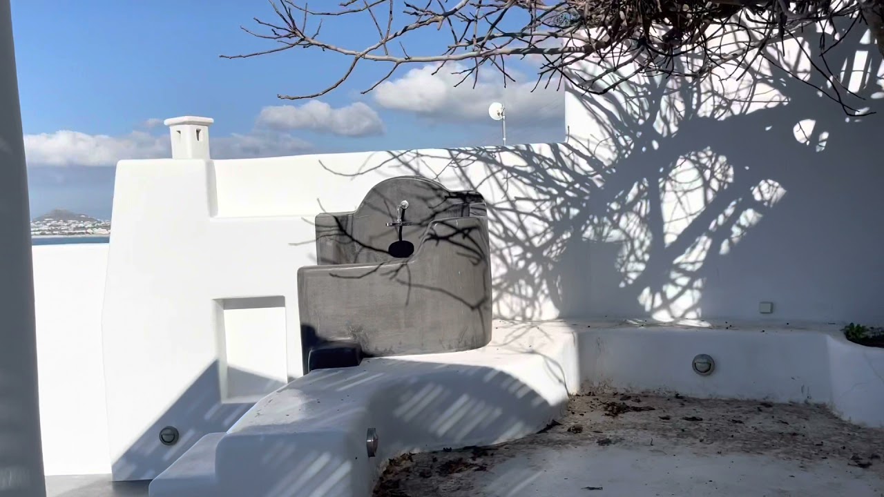 Neon Naxos Realty                                     Luxury villa in south side of naxos island 🏝️