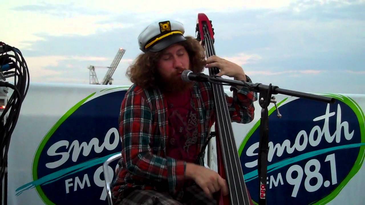 Casey Abrams Performs Midnight Girl live in SanDiego