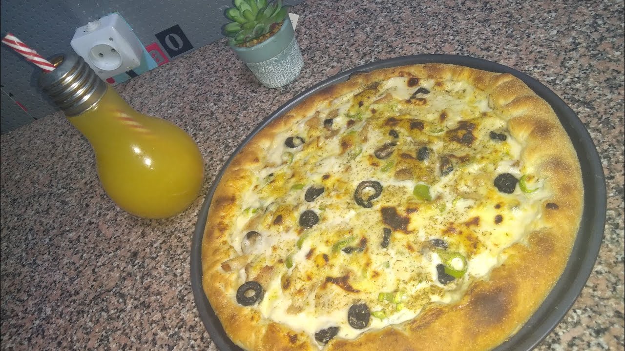 أروع 😋 بيتزا 🍕بالصلصة البيضاء وشرائح الدجاج لذيدة بزاااف