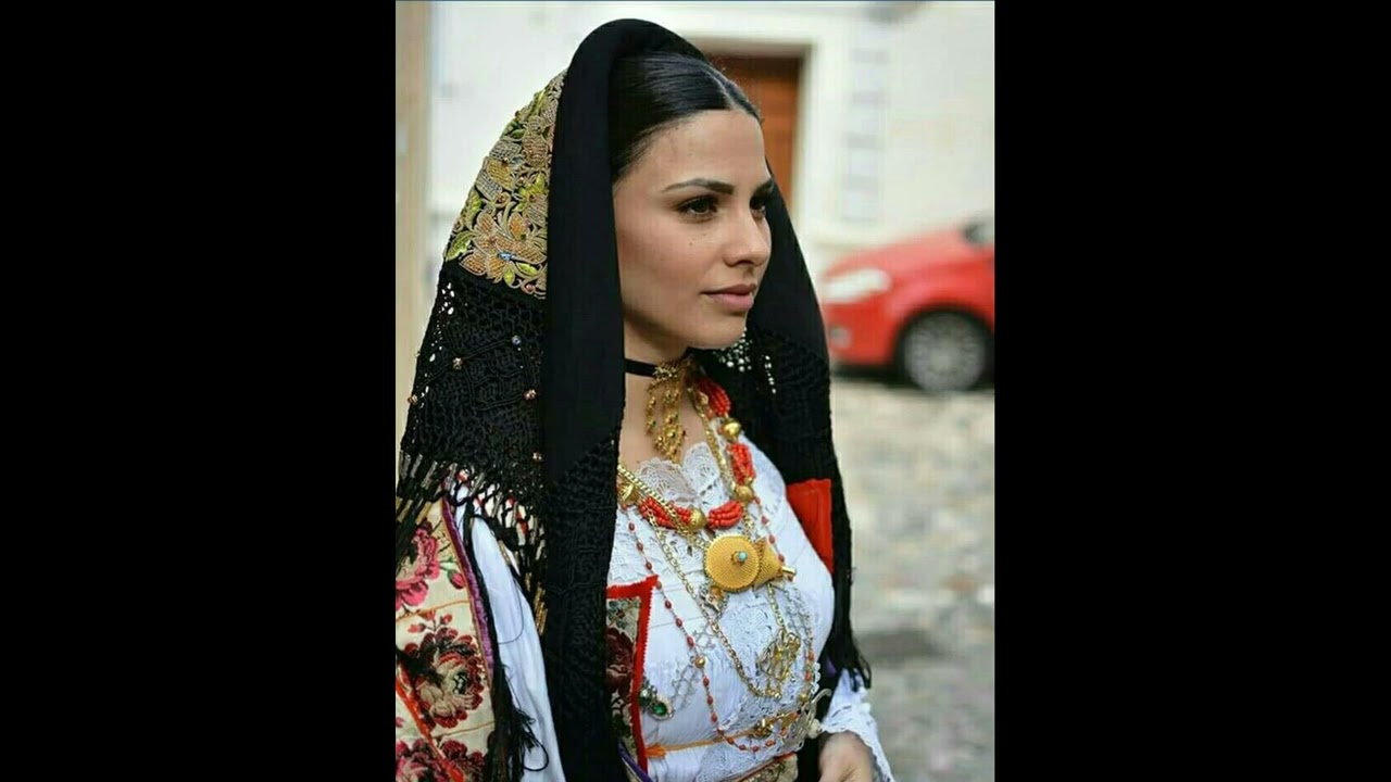 Ajiri Piruks - Anna Straticò