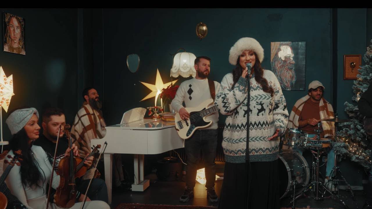 Cristina Stroe - Sa fiu cu voi iar de Craciun  ( Live Session - Craciun in Sufragerie)