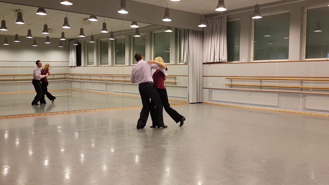 Hidas valssi, liikkeen kehittely parin kanssa