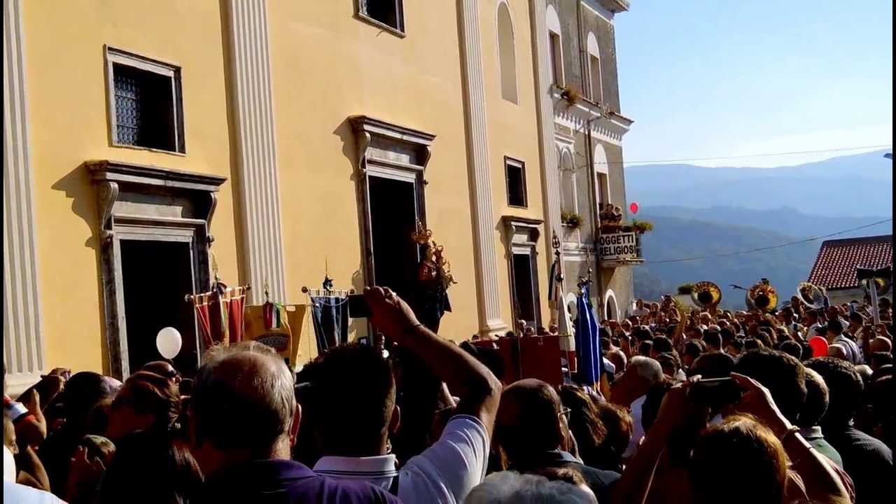 [FULL HD] La Madonna della Quercia esce dalla chiesa di Conflenti