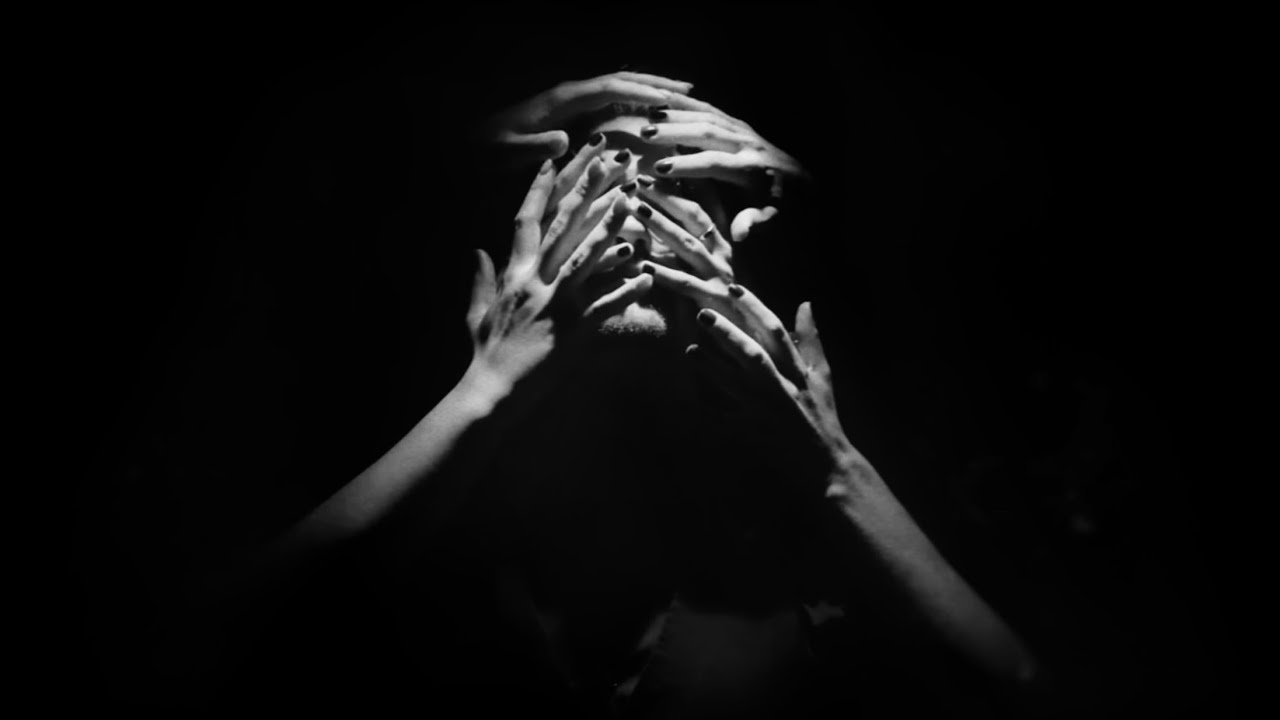 Leander Kills - Vigyetek Kórházba (Official Music Video)