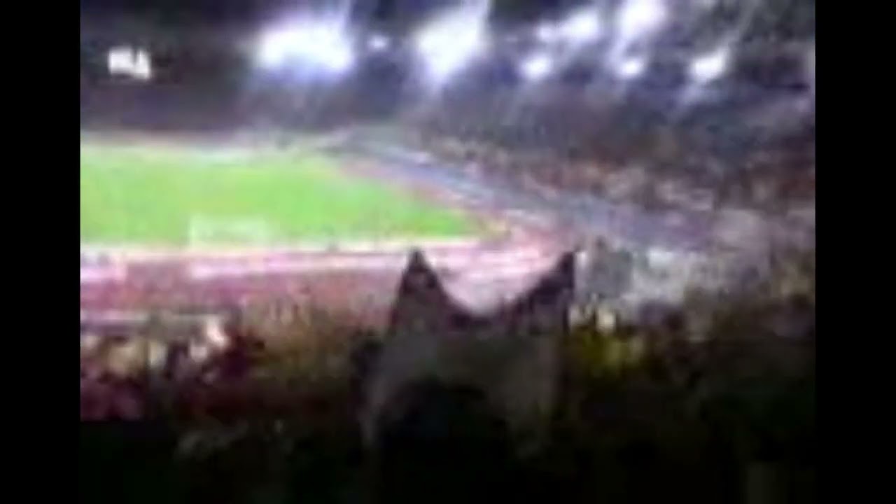 Roma - Lecce 2004/2005 - ultras Roma - formazione, fumogenata e tifo - curva sud in azione