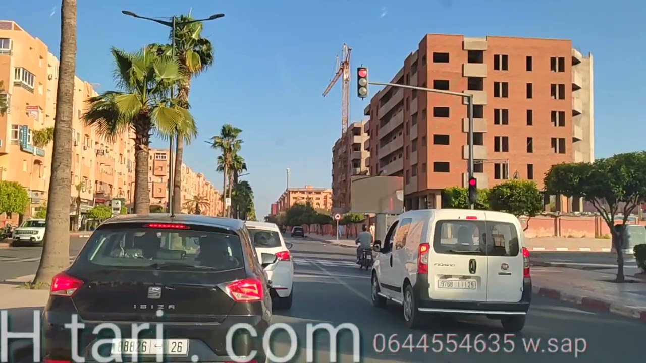 شارع علال الفاسي بمراكش ، من أجمل شوارع المدينة ، متميز في كل شيء