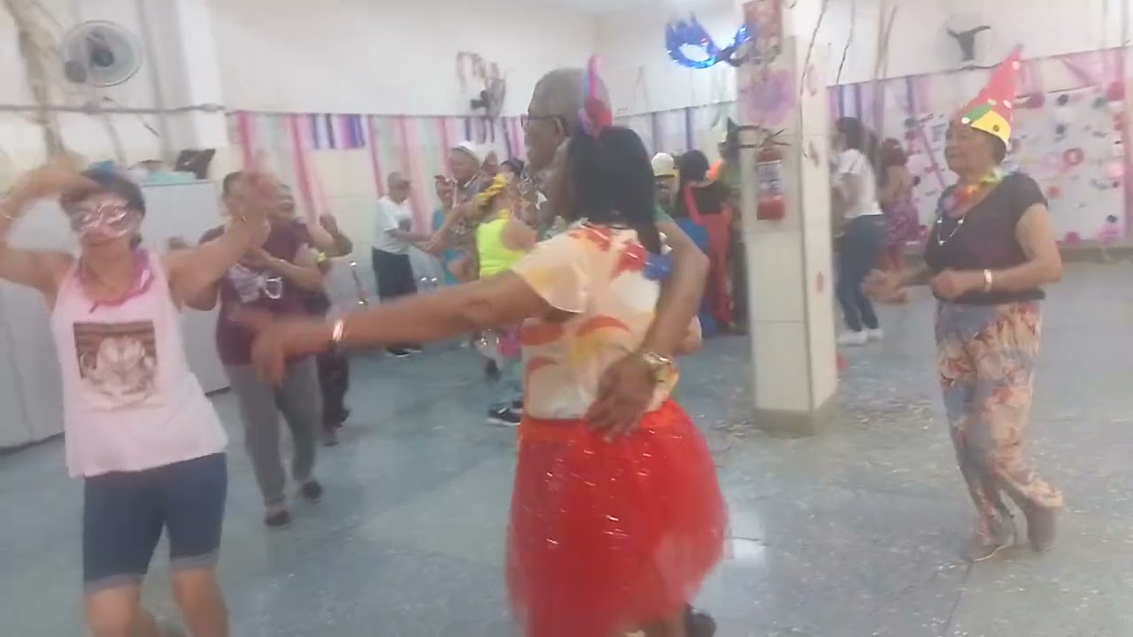 Em ritmo de Carnaval das antigas.Tudo é festa 🎉🎊 e alegria.