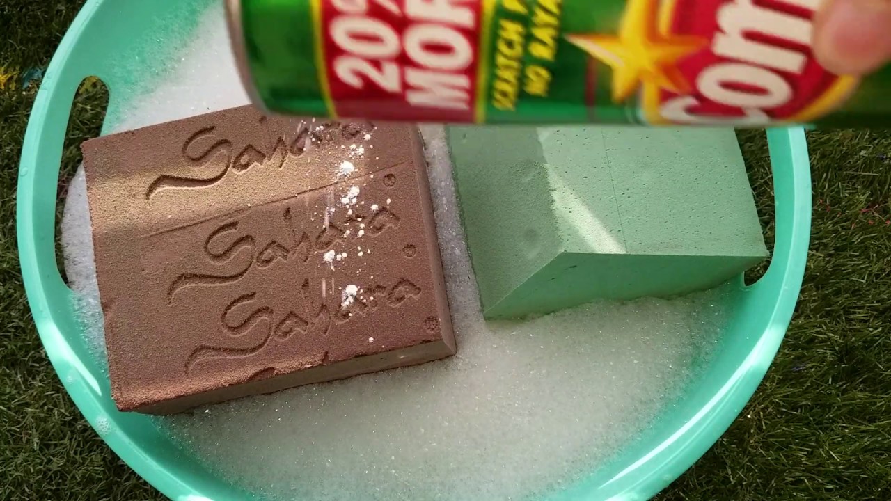 Wet & Soapy Floral Foam With Comet Powder