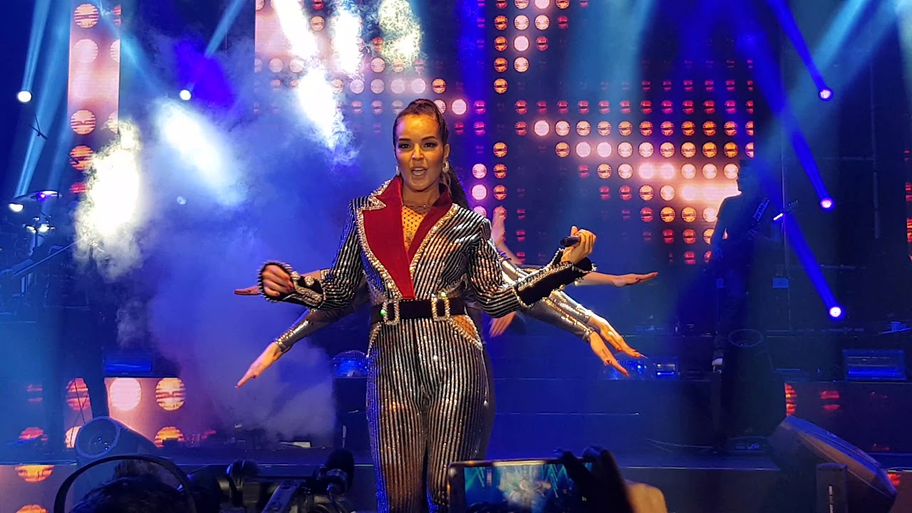 BENGÜ - SIĞAMIYORUM (Konser Çekimi)