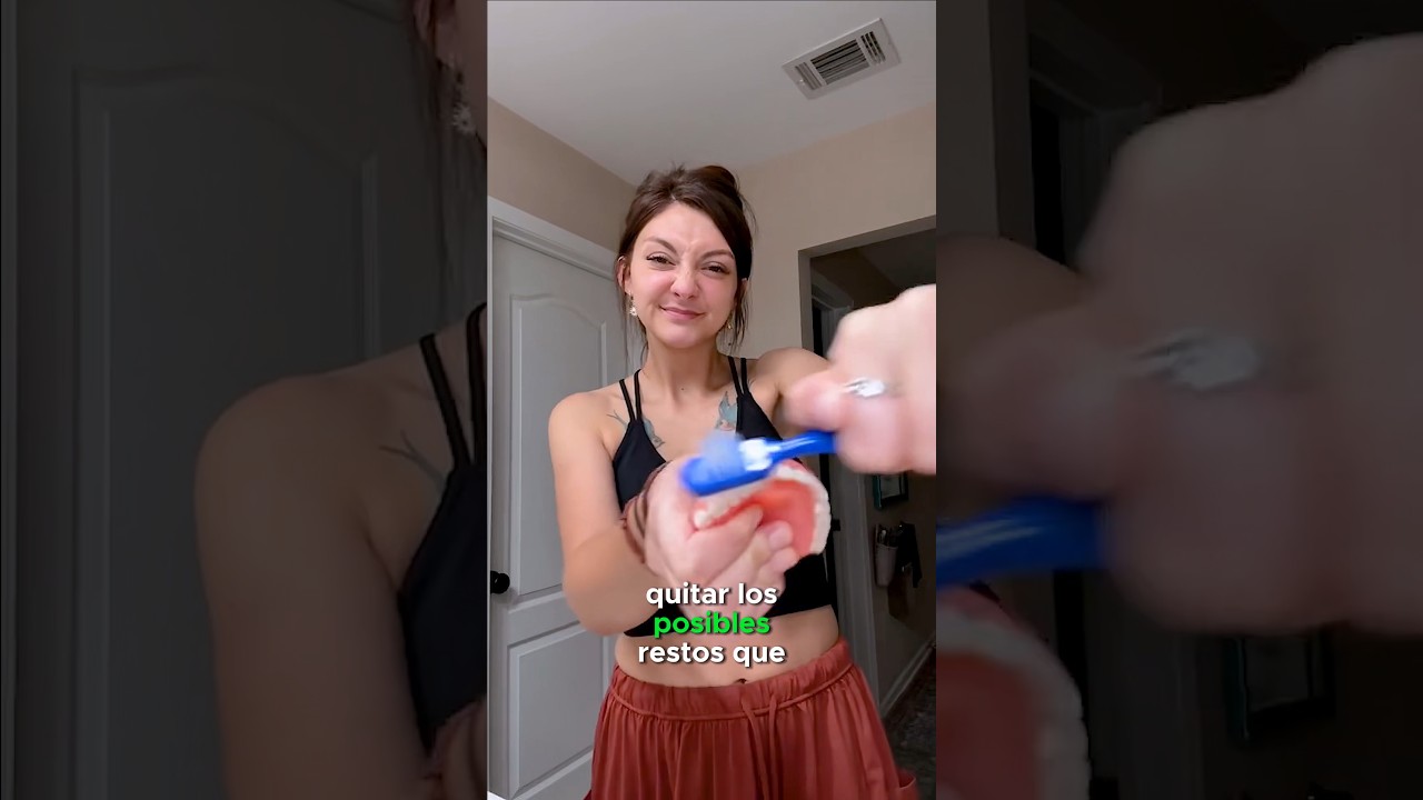 C&oacute;mo limpiar tu pr&oacute;tesis dental removible para dejarla PERFECTA