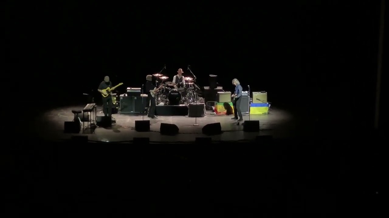 Patti Smith & Her Band - LIVE [clip #11] @ The Met, Phila., PA 11/29/25