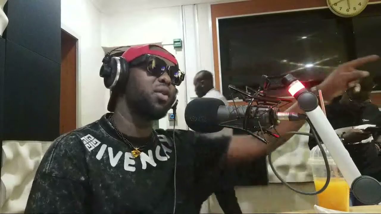 Eddy kenzo akyaliddeko Dikteta Mark mu Studio ya cbsfm Emmanduso 89.2 Muliro mwerere