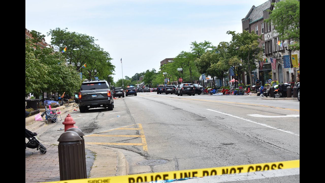 Police Respond to Mass Shooting in Highland Park, IL 07/04/22