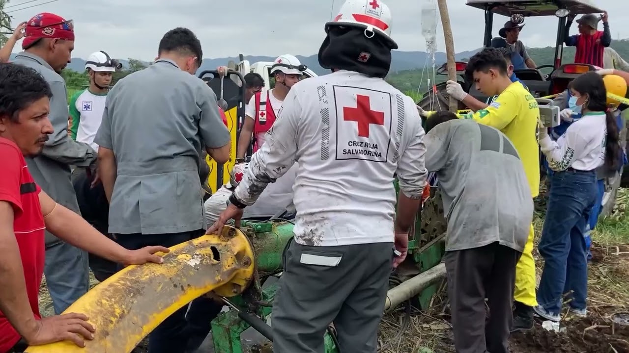 Rescate de joven atrapado en maquinaria agrícola