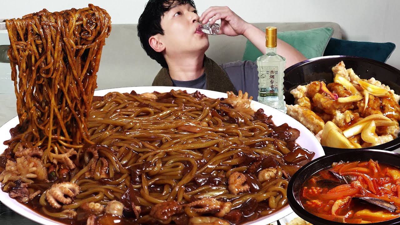 Острая лапша с чёрными бобами! И жареная свинина! MUKBANG REALSOUND ASMR EATINGSHOW