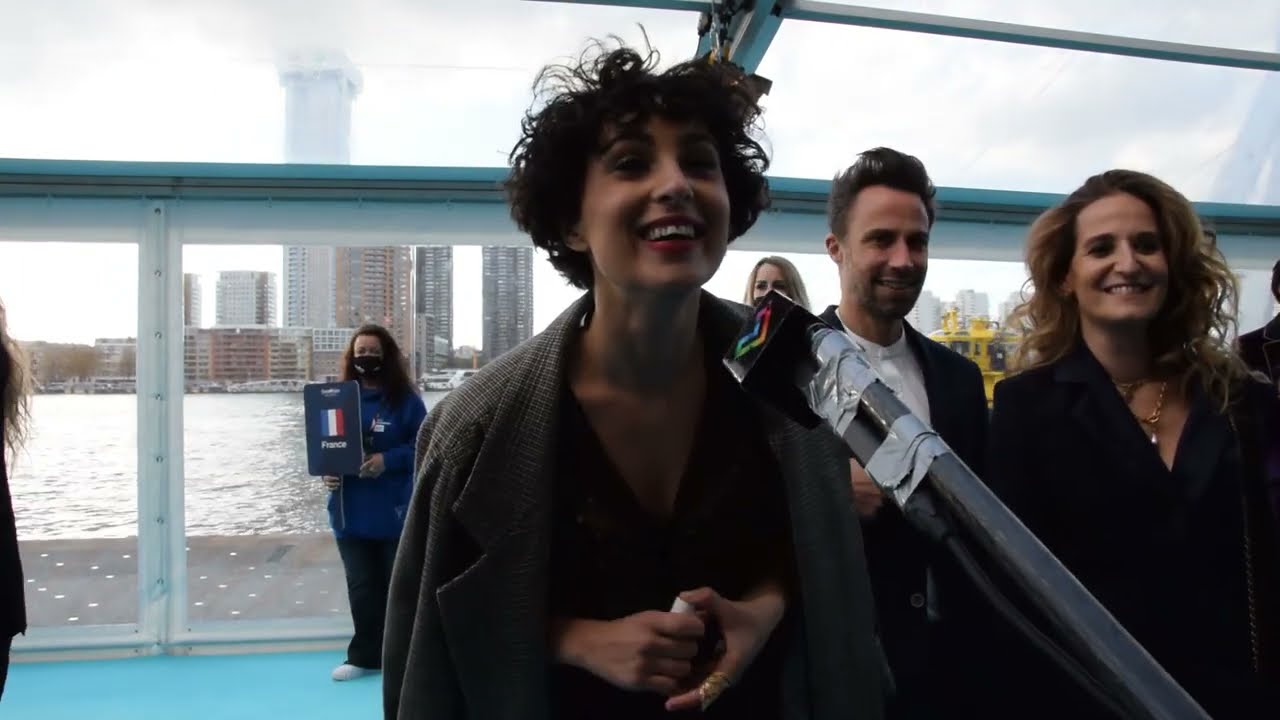 ESC 2021: Turquoise Carpet - Barbara Pravi (France)