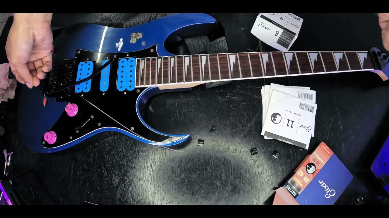 Cómo cambiar cuerdas en una guitarra con Floyd Rose