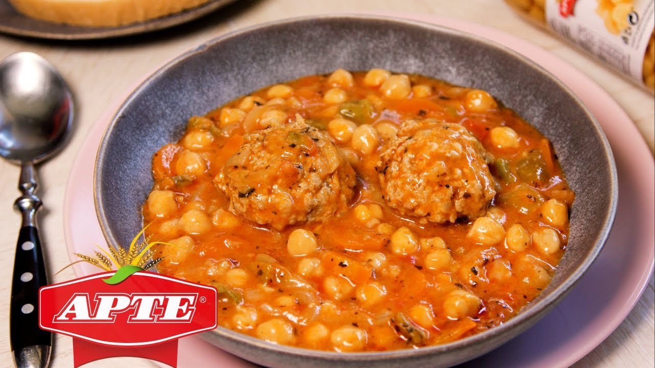 Болгарские 🍽 Фрикадельки с рагу из нута - вкусное 🇧🇬 домашнее блюдо с насыщенным овощным соусом.