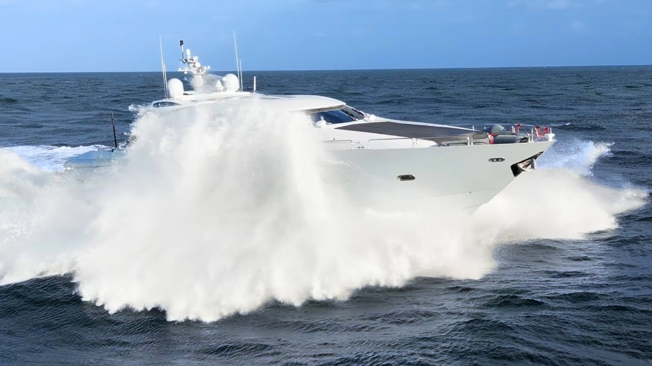 Haulover Inlet BIG WAVES vs YACHTS #hauloverinlet #boat #boatlife