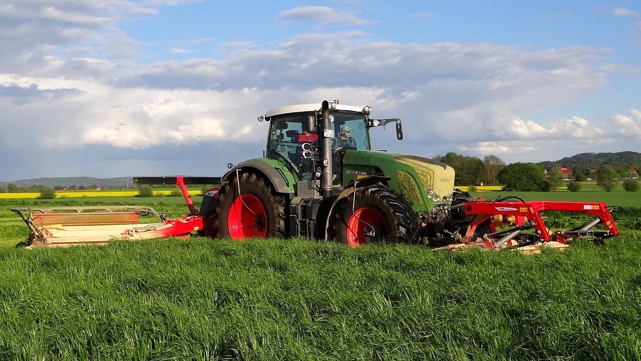Gras auf Schwad mähen - Fendt 924 mit Fella SM 9314