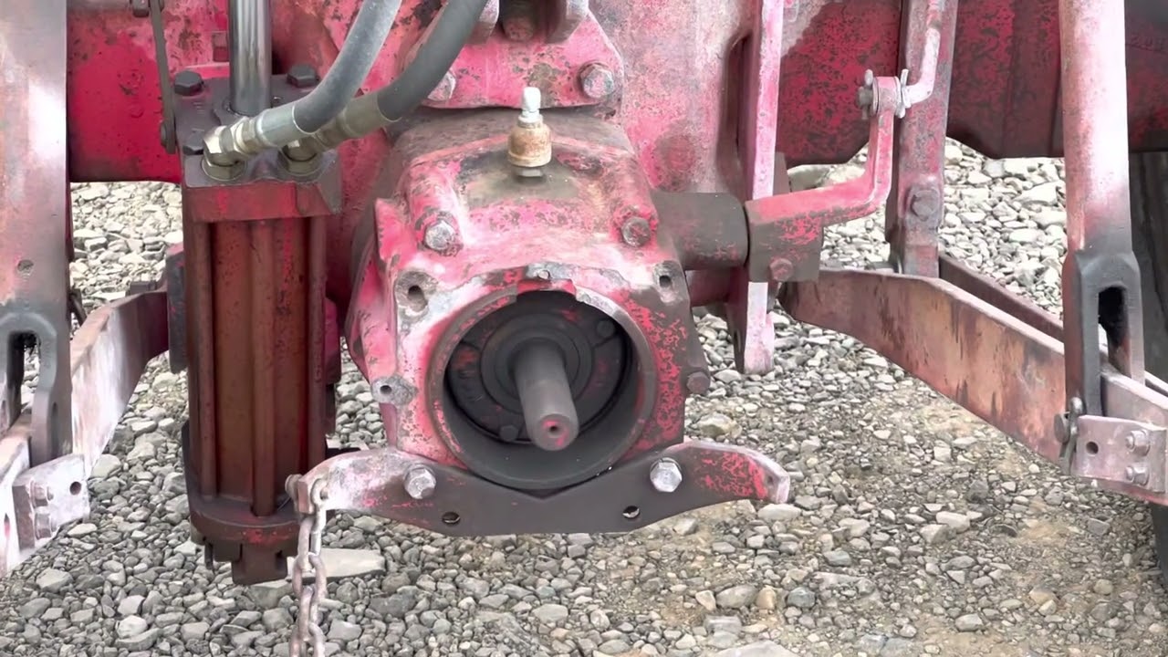 IH 340 Utility 2wd Tractor