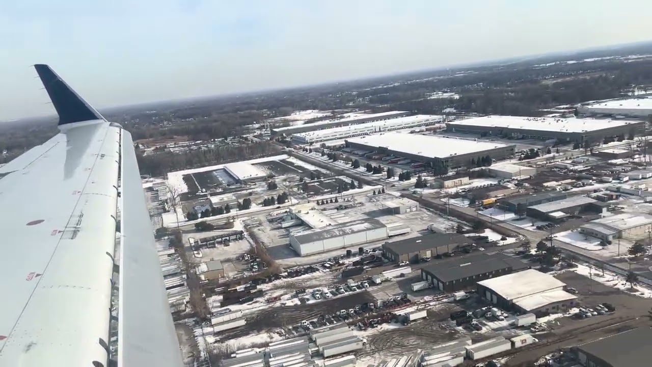 Delta Connection CRJ900 approach and landing Detroit