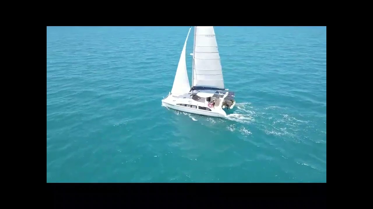 Champagne sailing in the Whitsundays - Dec 2022