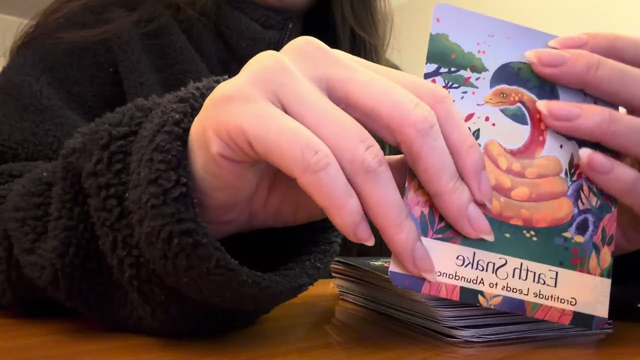tracing shuffling tapping scraping tarot cards | lofi asmr