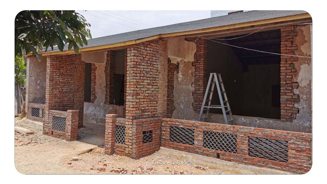 Middle-aged Man Buys Huge Old House to Renovate Within 2 Years, Surprising the Whole World