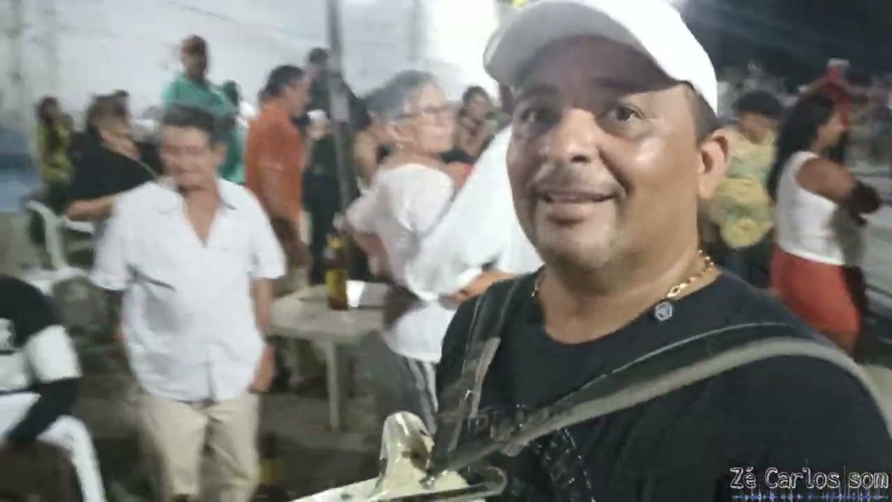 Tatinho do acordeon, no meio da galera, cuida que foi bom demais.