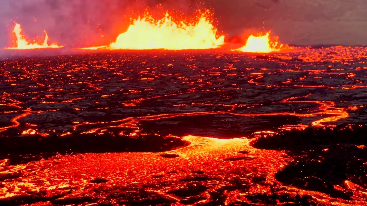 Volcanic eruption in Meradalir, Iceland in 4k: mesmerising footage