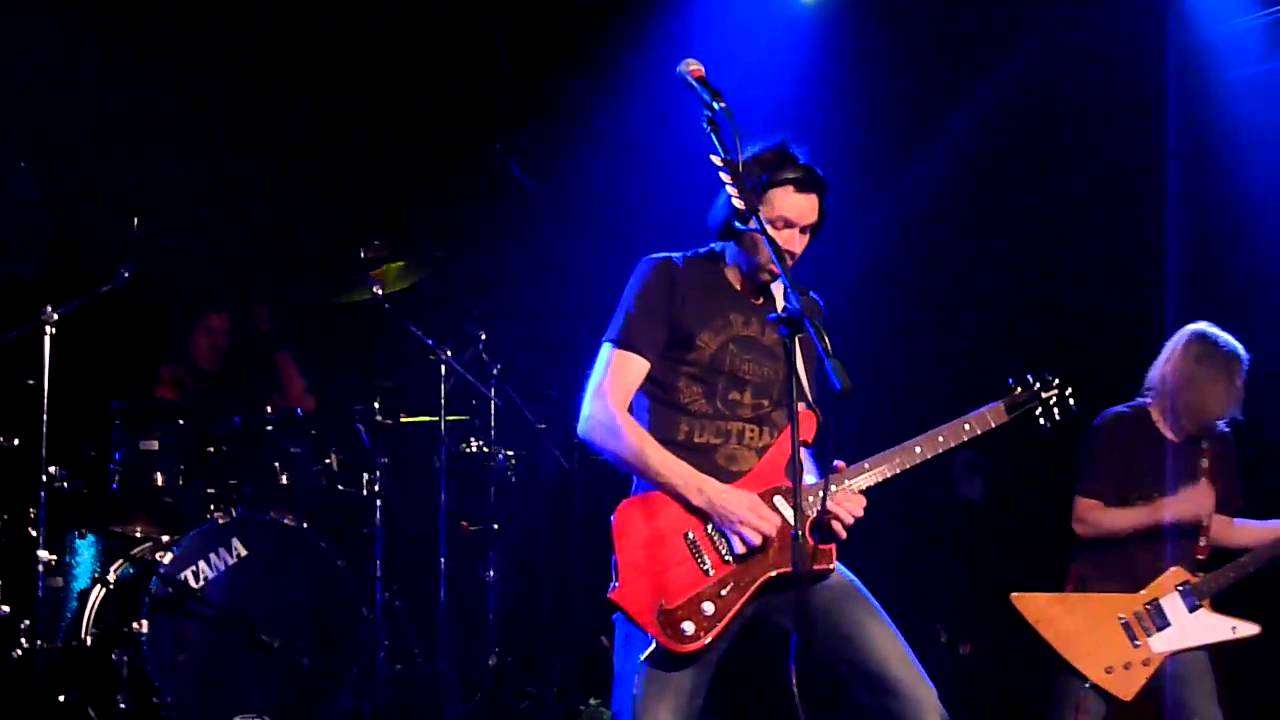 Paul Gilbert - Norwegian Cowbell HD (Sevilla 17-dic-10 Sala Q)