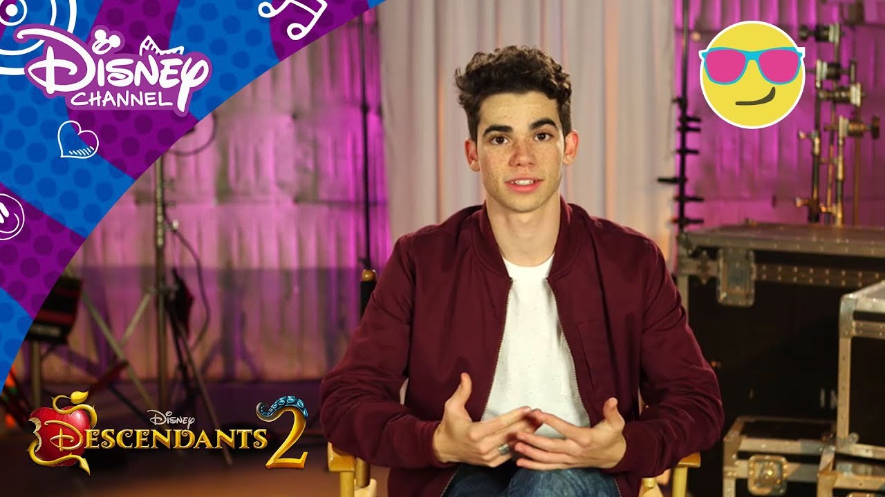 Descendants 2 | 6 hurtige sp&oslash;rgsm&aring;l til Cameron Boyce - Disney Channel Danmark
