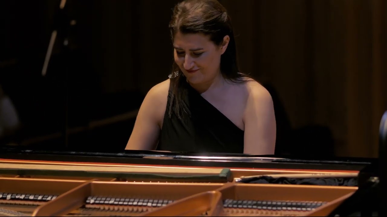Usina del Arte | Concierto para piano y orquesta Luz y viento - Lucía Caruso junto a la Filarmónica