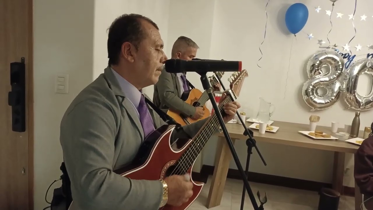 Álvarez y Valencia's de Medellín - Lejos De Ti (Raúl Garcés)