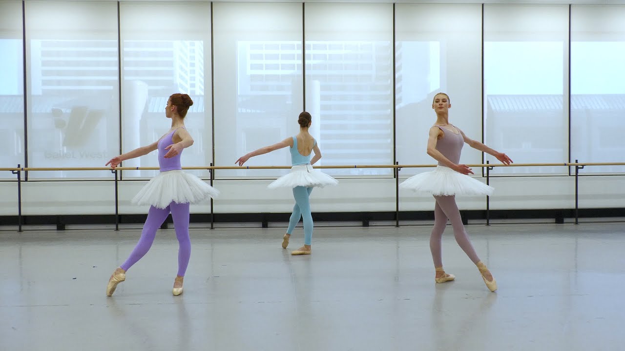 Manège | Ballet West Glossary