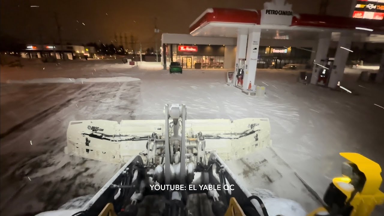 ** Plowing Gaz Station & Restaurant / 2