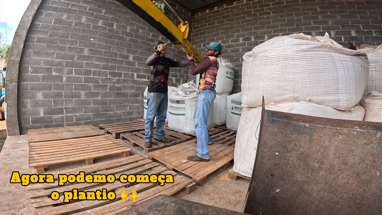 CHEGOU ADUBO PRO PLANTIO DO MILHO 
