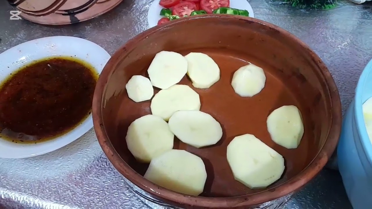 تعالو معايا لما نجيب بطاطس من الأرض ونعمل بيها أحلي طاجن بطاطس باللحمه يالا بينا 🤌👌