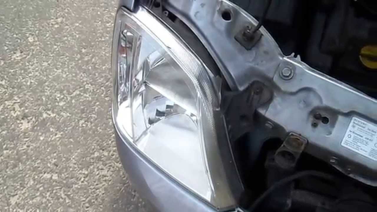 Opel / Vauxhall / Chevrolet Meriva A wymiana żarówek reflektora prawego H7, H1, W5W, PY21W