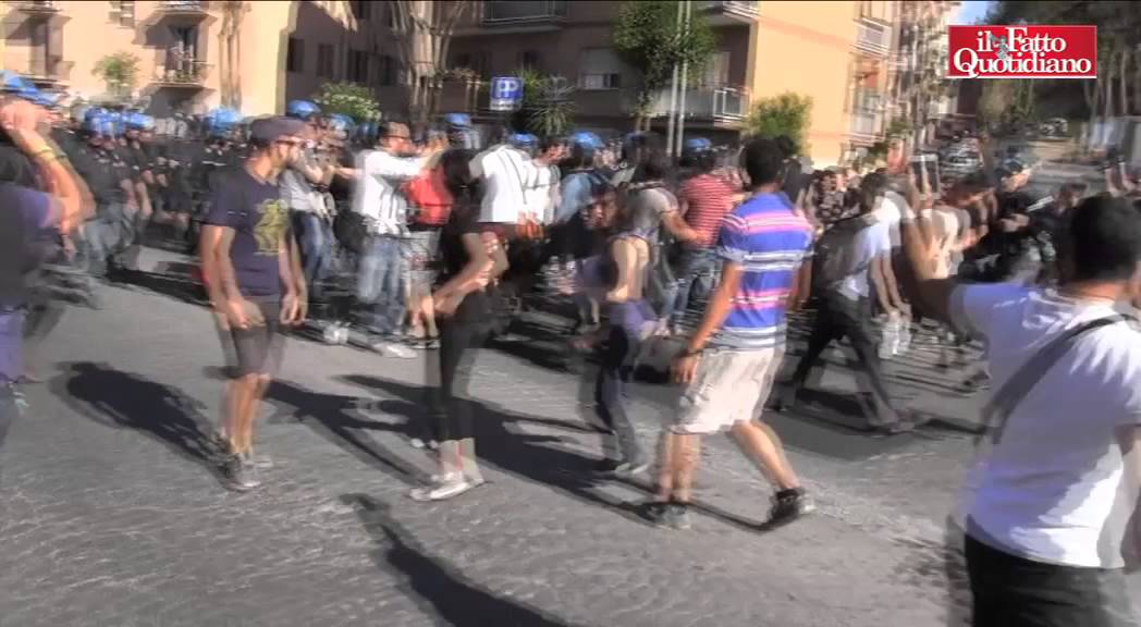Centri sociali contro Casapound, la polizia carica. 