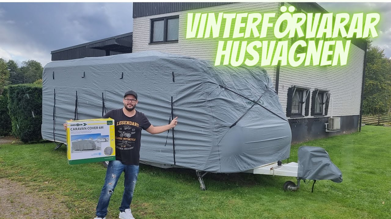 Sätter på vintersskydd på husvagnen