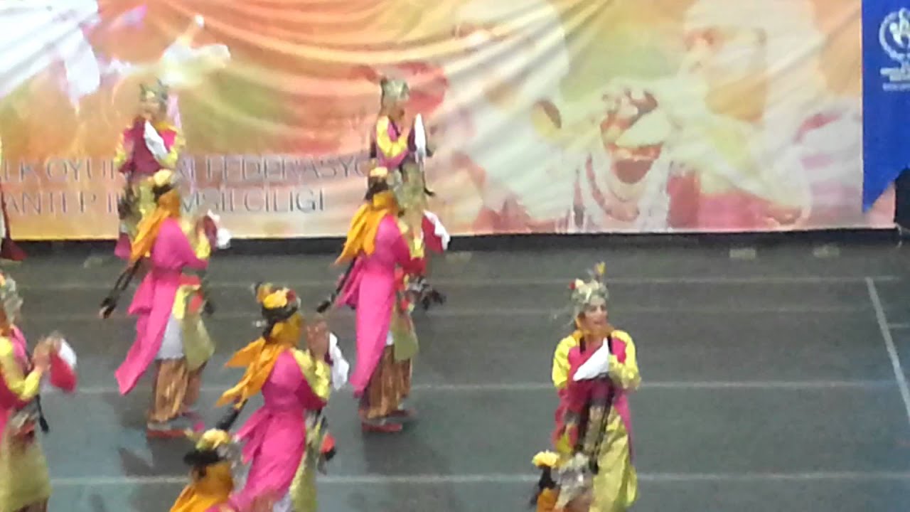 Hacı muzaffer bakbak Kız lisesi folklör gösterisi