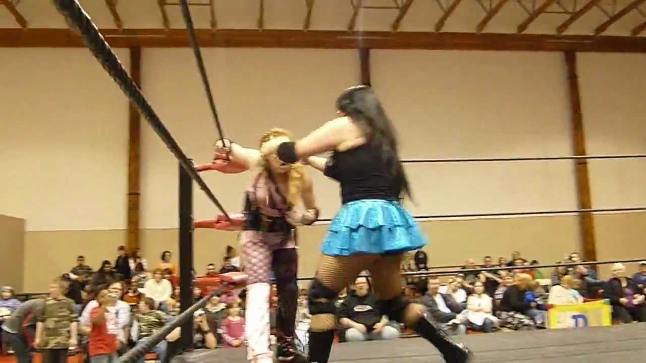 Lylah Lodge vs Sunni Daze