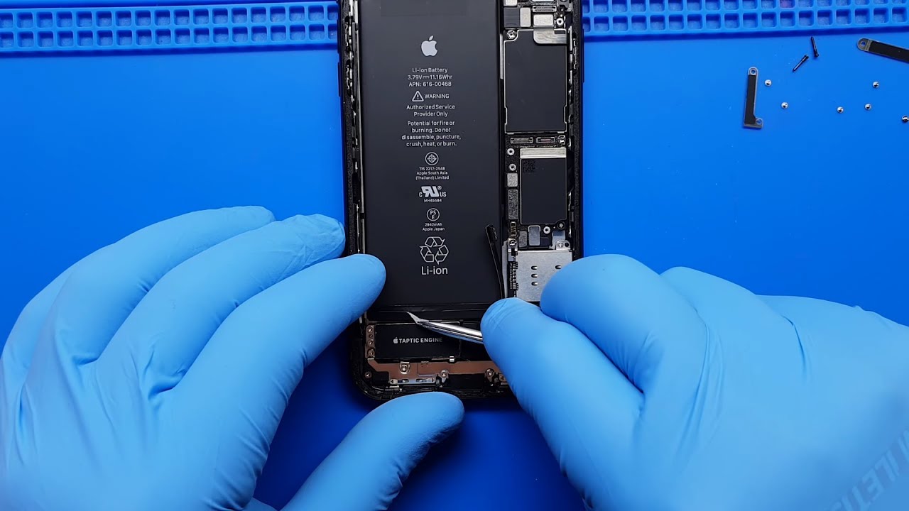 замена батареи iPhone XR